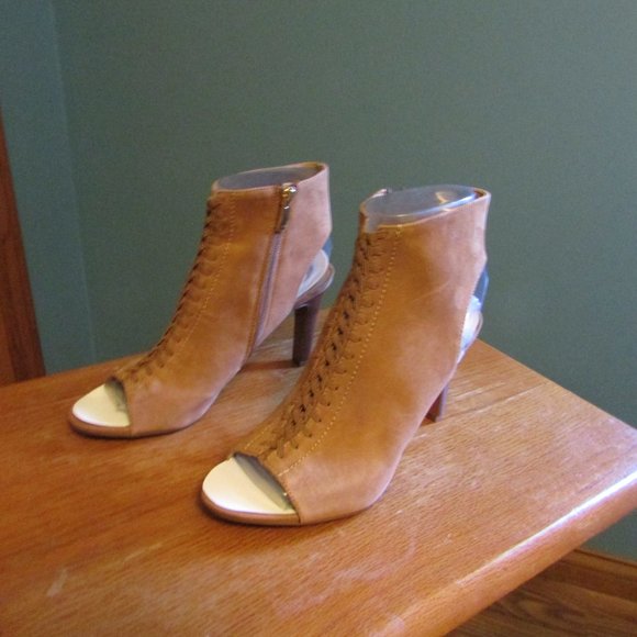 Quimby lace up style bootie - Picture 2 of 8